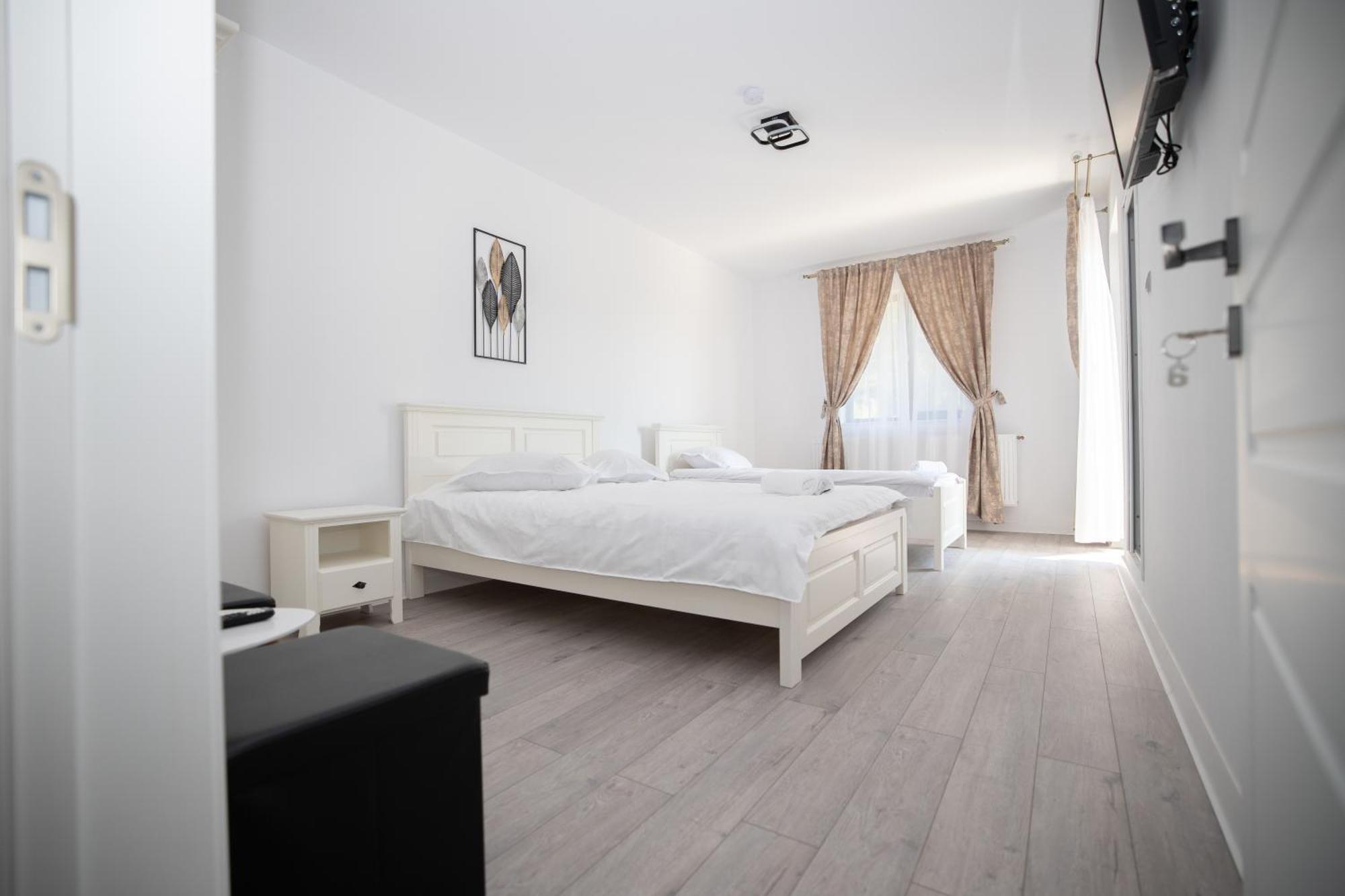 Hotel Rem Garden à Novaci-Străini Extérieur photo